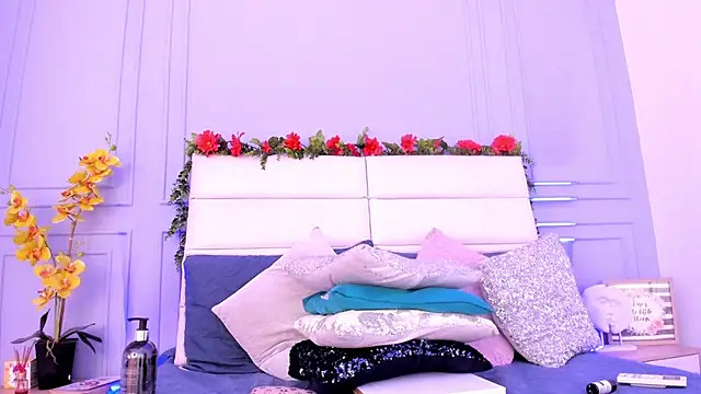 Karlagonzales  online show from March 21, 9:45 pm