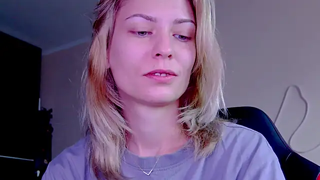 Snapshot of karo123421 chatting on October 8, 8:56 am karo123421 online show from October 8, 8:56 am