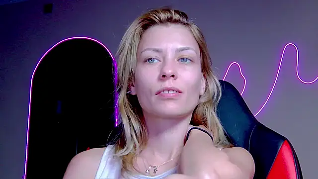 Snapshot of karo123421 chatting on October 10, 8:19 pm karo123421 online show from October 10, 8:19 pm