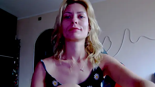 Snapshot of karo123421 chatting on October 12, 8:35 am karo123421 online show from October 12, 8:35 am