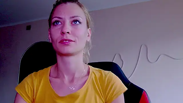 Snapshot of karo123421 chatting on October 15, 6:13 am karo123421 online show from October 15, 6:13 am