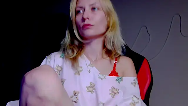 Snapshot of karo123421 chatting on October 16, 7:37 pm karo123421 online show from October 16, 7:37 pm