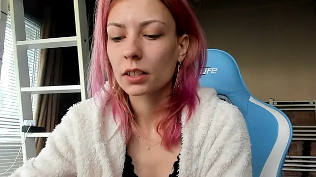 Snapshot of karo123421 chatting on October 23, 8:24 am karo123421 online show from October 23, 8:24 am