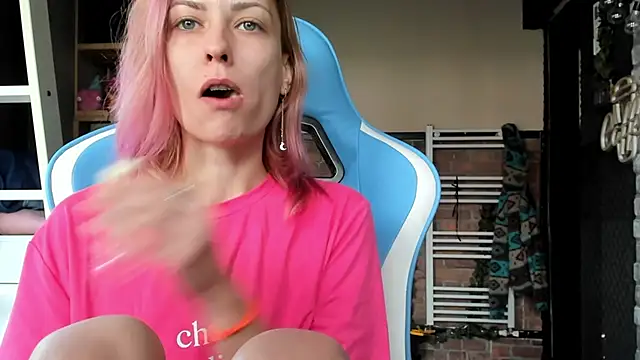 Snapshot of karo123421 chatting on October 24, 8:33 am karo123421 online show from October 24, 8:33 am