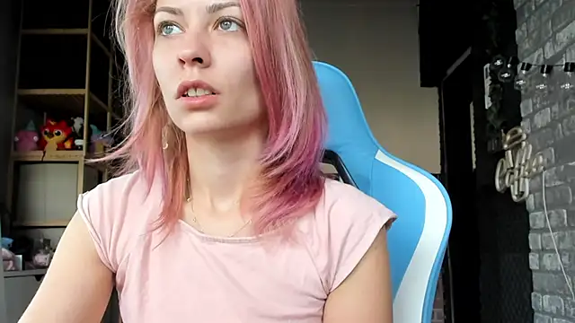 Snapshot of karo123421 chatting on October 26, 8:31 am karo123421 online show from October 26, 8:31 am