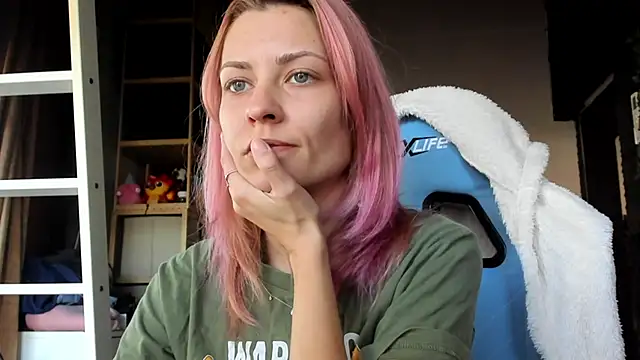 Snapshot of karo123421 chatting on October 27, 9:13 am karo123421 online show from October 27, 9:13 am