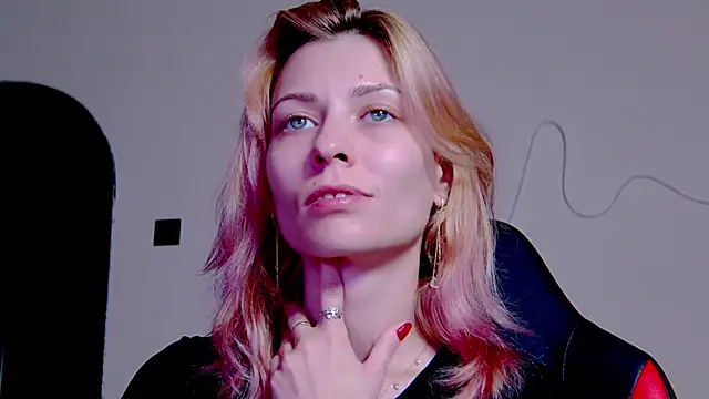 Snapshot of karo123421 chatting on November 3, 9:38 pm karo123421 online show from November 3, 9:38 pm