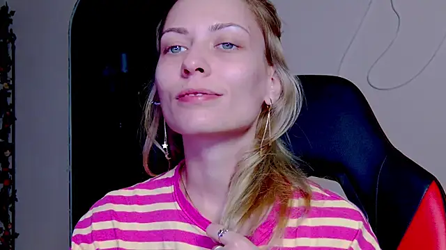 Snapshot of karo123421 chatting on November 7, 8:53 pm karo123421 online show from November 7, 8:53 pm