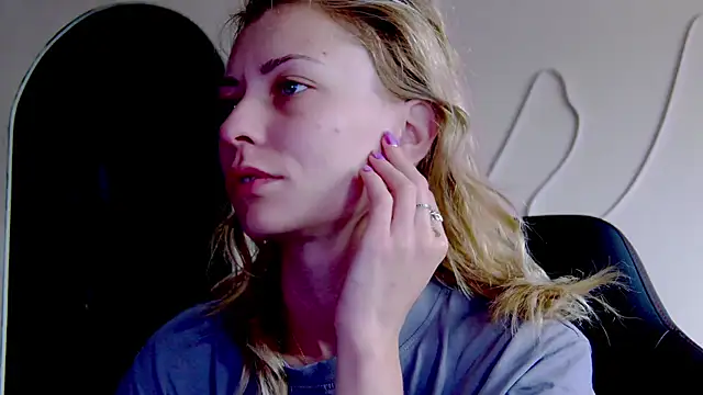 Snapshot of karo123421 chatting on November 9, 9:07 am karo123421 online show from November 9, 9:07 am