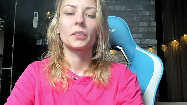 Snapshot of karo123421 chatting on November 12, 6:41 pm karo123421 online show from November 12, 6:41 pm