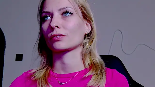 Snapshot of karo123421 chatting on November 13, 8:30 pm karo123421 online show from November 13, 8:30 pm