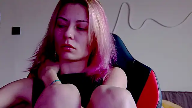 Snapshot of karo123421 chatting on November 16, 8:42 am karo123421 online show from November 16, 8:42 am