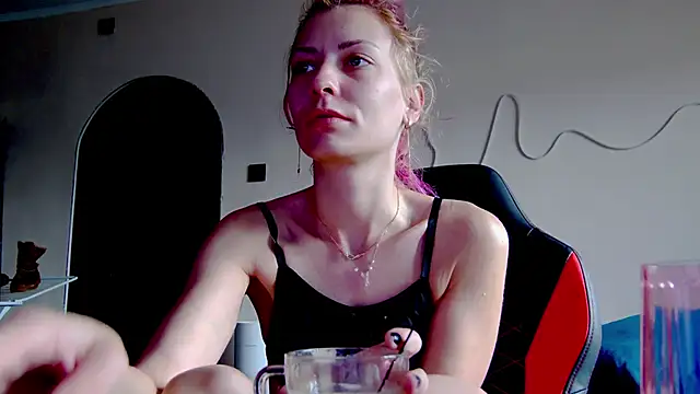 Snapshot of karo123421 chatting on November 18, 8:41 am karo123421 online show from November 18, 8:41 am