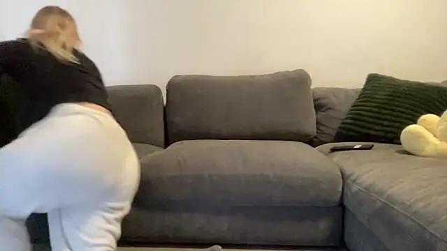 bigboobybabyxh online show from April 10, 11:20 pm