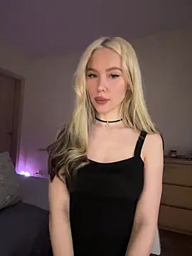 Snapshot of xDinnax chatting on March 23, 10:08 am xDinnax online show from March 23, 10:08 am