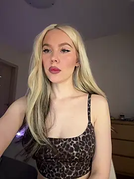 Snapshot of xDinnax chatting on March 24, 8:52 am xDinnax online show from March 24, 8:52 am