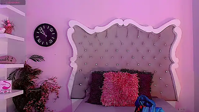 LeyXandrabraz online show from December 14, 8:35 pm