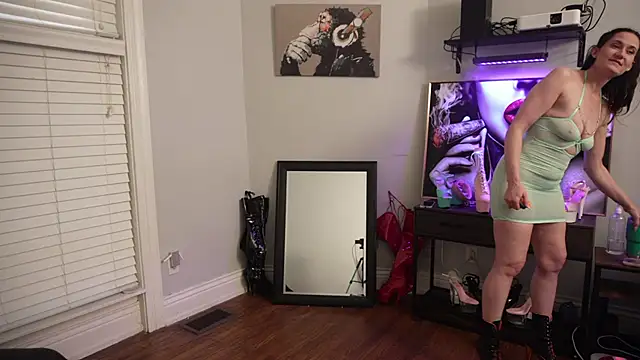 Snapshot of RhiCon chatting on March 14, 11:43 pm RhiCon online show from March 14, 11:43 pm