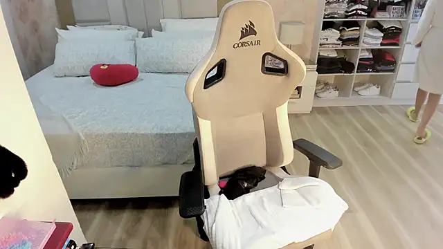 Snapshot of stefializon chatting on March 9, 12:36 am stefializon online show from March 9, 12:36 am