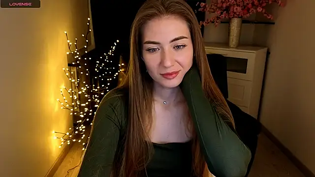 Snapshot of Adelyna_Bird chatting on May 14, 6:53 am Adelyna Bird online show from May 14, 6:53 am