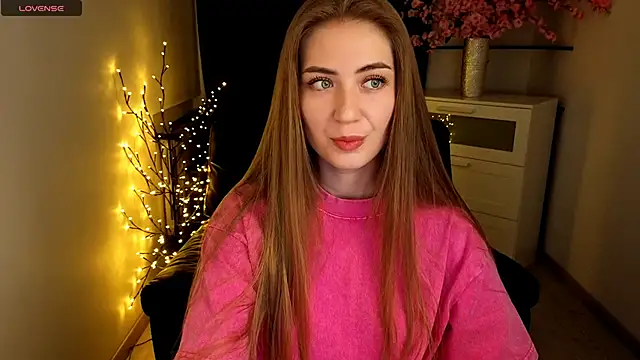 Snapshot of Adelyna_Bird chatting on June 5, 7:36 am Adelyna Bird online show from June 5, 7:36 am