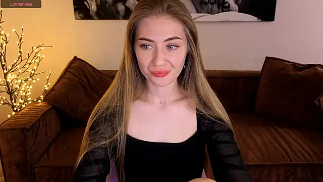 Adelyna Bird online show from July 27, 7:15 am