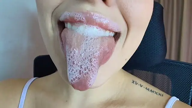 lisbet21x online show from April 8, 9:59 pm