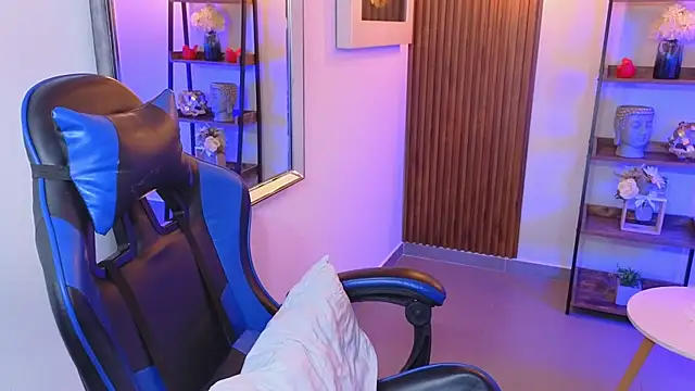 Snapshot of Kenya--Buhle chatting on February 6, 6:11 pm Kenya--Buhle online show from February 6, 6:11 pm