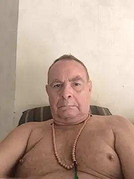 Snapshot of Carl4you chatting on October 25, 11:40 am Carl4you online show from October 25, 11:40 am