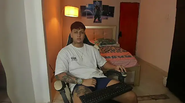 Snapshot of Jake_simons chatting on December 28, 1:38 pm Jake simons online show from December 28, 1:38 pm