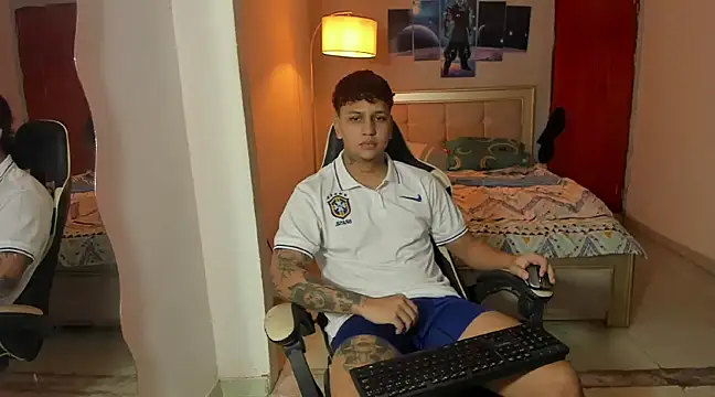 Snapshot of Jake_simons chatting on January 25, 9:15 am Jake simons online show from January 25, 9:15 am