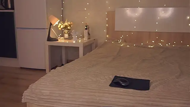 missbeatriss online show from December 14, 4:09 pm