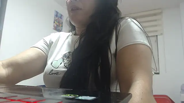 Snapshot of andreaisis2 chatting on November 11, 12:54 am andreaisis2 online show from November 11, 12:54 am