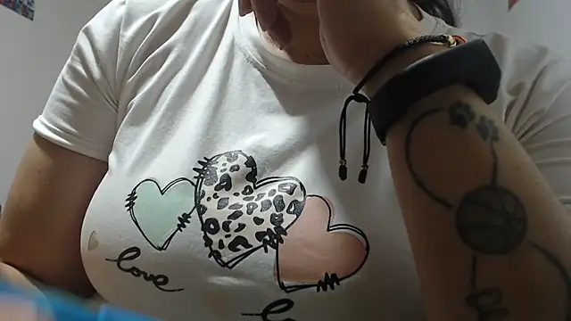 Snapshot of andreaisis2 chatting on November 26, 10:11 pm andreaisis2 online show from November 26, 10:11 pm