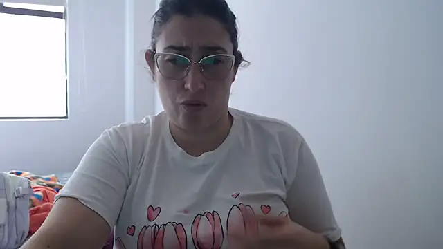 Snapshot of andreaisis2 chatting on January 13, 5:18 pm andreaisis2 online show from January 13, 5:18 pm