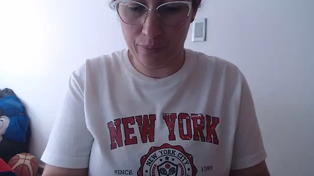 Snapshot of andreaisis2 chatting on February 20, 7:14 pm andreaisis2 online show from February 20, 7:14 pm