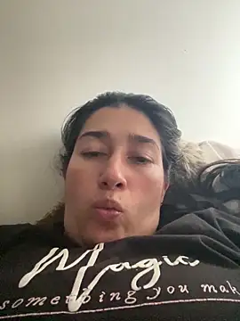 Snapshot of andreaisis2 chatting on March 19, 7:51 pm andreaisis2 online show from March 19, 7:51 pm