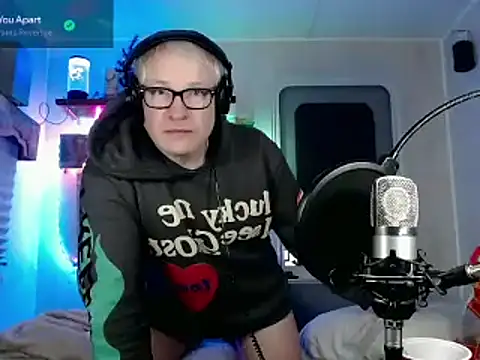 Snapshot of Snarfle82 chatting on February 16, 4:31 am Snarfle82 online show from February 16, 4:31 am