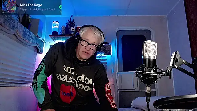 Snapshot of Snarfle82 chatting on March 11, 2:29 pm Snarfle82 online show from March 11, 2:29 pm