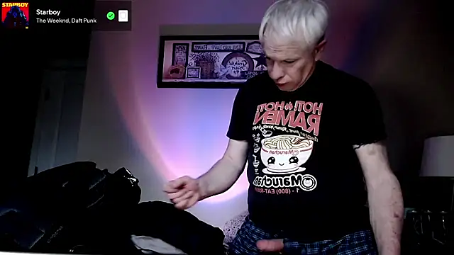 Snapshot of Snarfle82 chatting on November 6, 5:36 pm Snarfle82 online show from November 6, 5:36 pm