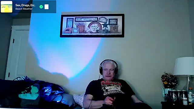 Snapshot of Snarfle82 chatting on November 7, 9:15 pm Snarfle82 online show from November 7, 9:15 pm