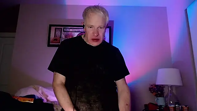 Snapshot of Snarfle82 chatting on November 29, 4:48 am Snarfle82 online show from November 29, 4:48 am