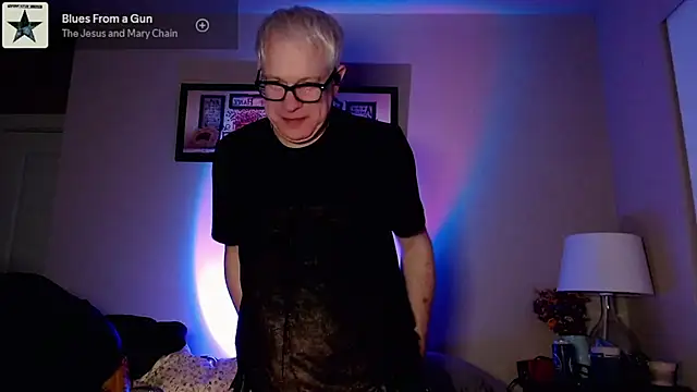 Snapshot of Snarfle82 chatting on December 2, 12:43 pm Snarfle82 online show from December 2, 12:43 pm