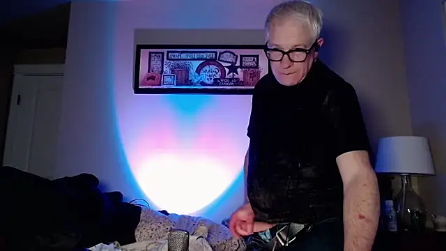 Snapshot of Snarfle82 chatting on December 3, 5:15 am Snarfle82 online show from December 3, 5:15 am