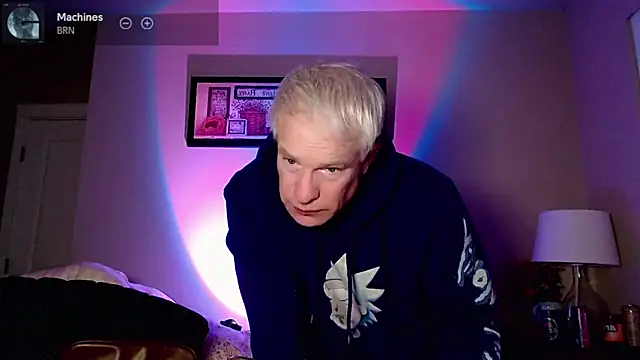 Snapshot of Snarfle82 chatting on December 5, 6:22 am Snarfle82 online show from December 5, 6:22 am