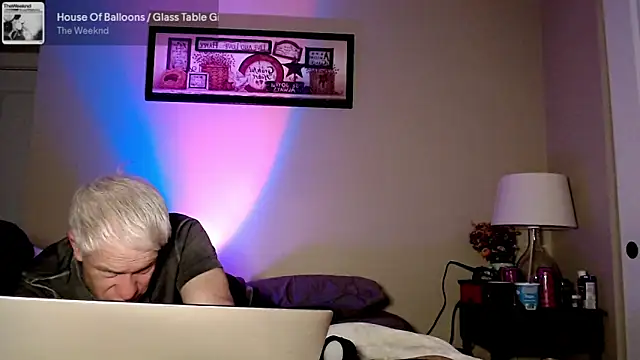 Snapshot of Snarfle82 chatting on December 16, 9:47 am Snarfle82 online show from December 16, 9:47 am