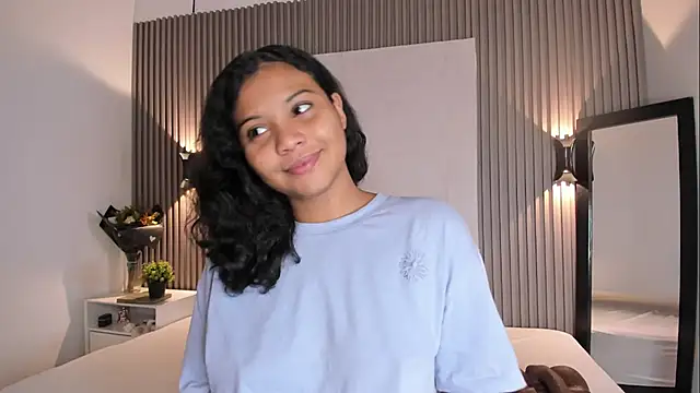 Snapshot of Zafiiraa chatting on December 2, 11:59 am Zafiiraa online show from December 2, 11:59 am