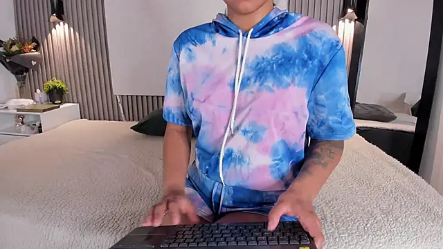 Snapshot of Zafiiraa chatting on December 22, 12:35 pm Zafiiraa online show from December 22, 12:35 pm