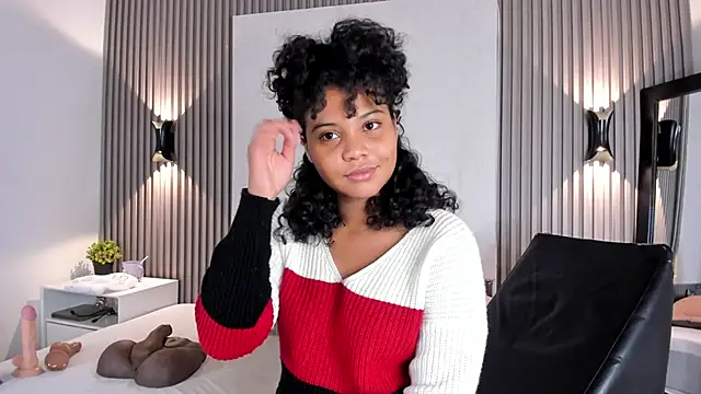 Snapshot of Zafiiraa chatting on January 12, 12:32 pm Zafiiraa online show from January 12, 12:32 pm