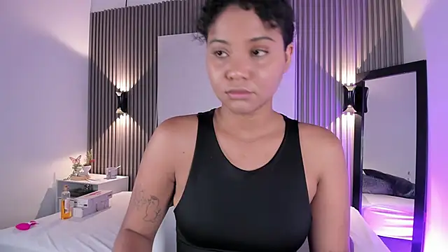 Snapshot of Zafiiraa chatting on February 21, 11:44 am Zafiiraa online show from February 21, 11:44 am